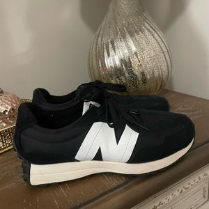 New Balance 327 Sneakers